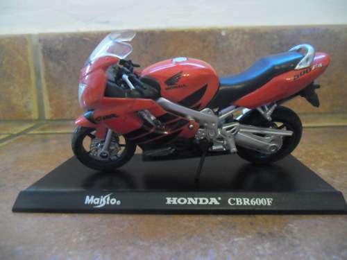 Maisto HONDA CBR600F 1:18